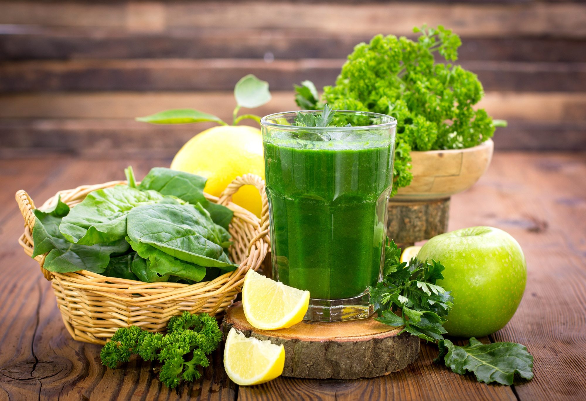 5 beneficios y desventajas para la salud de los zumos verdes