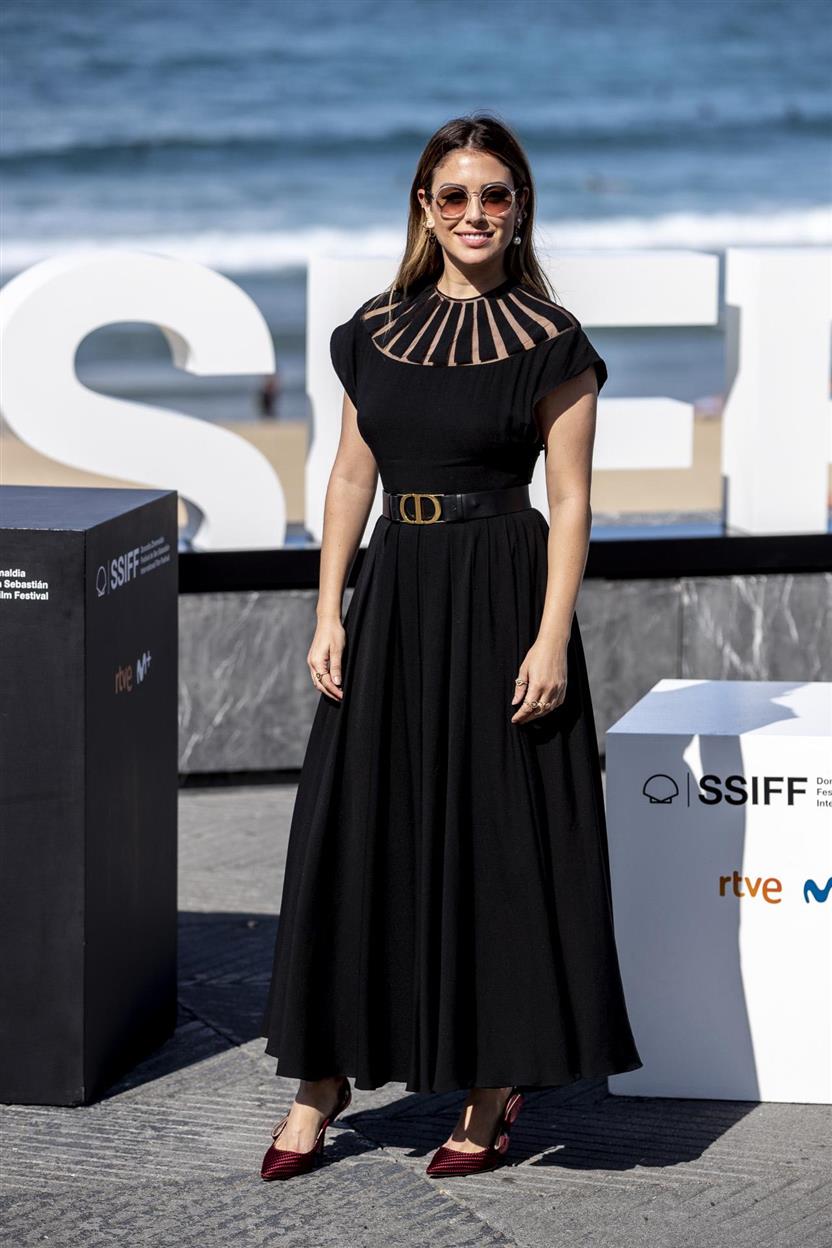 Blanca Suárez revoluciona la alfombra de San Sebastián con su total look Dior que es maravilloso