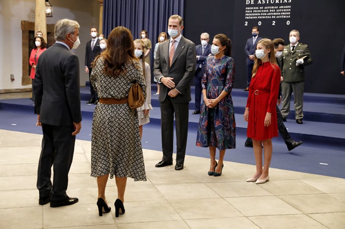 La reina Letizia recupera su Carolina Herrera para el evento matinal de los premios Princesa de Asturias 2020