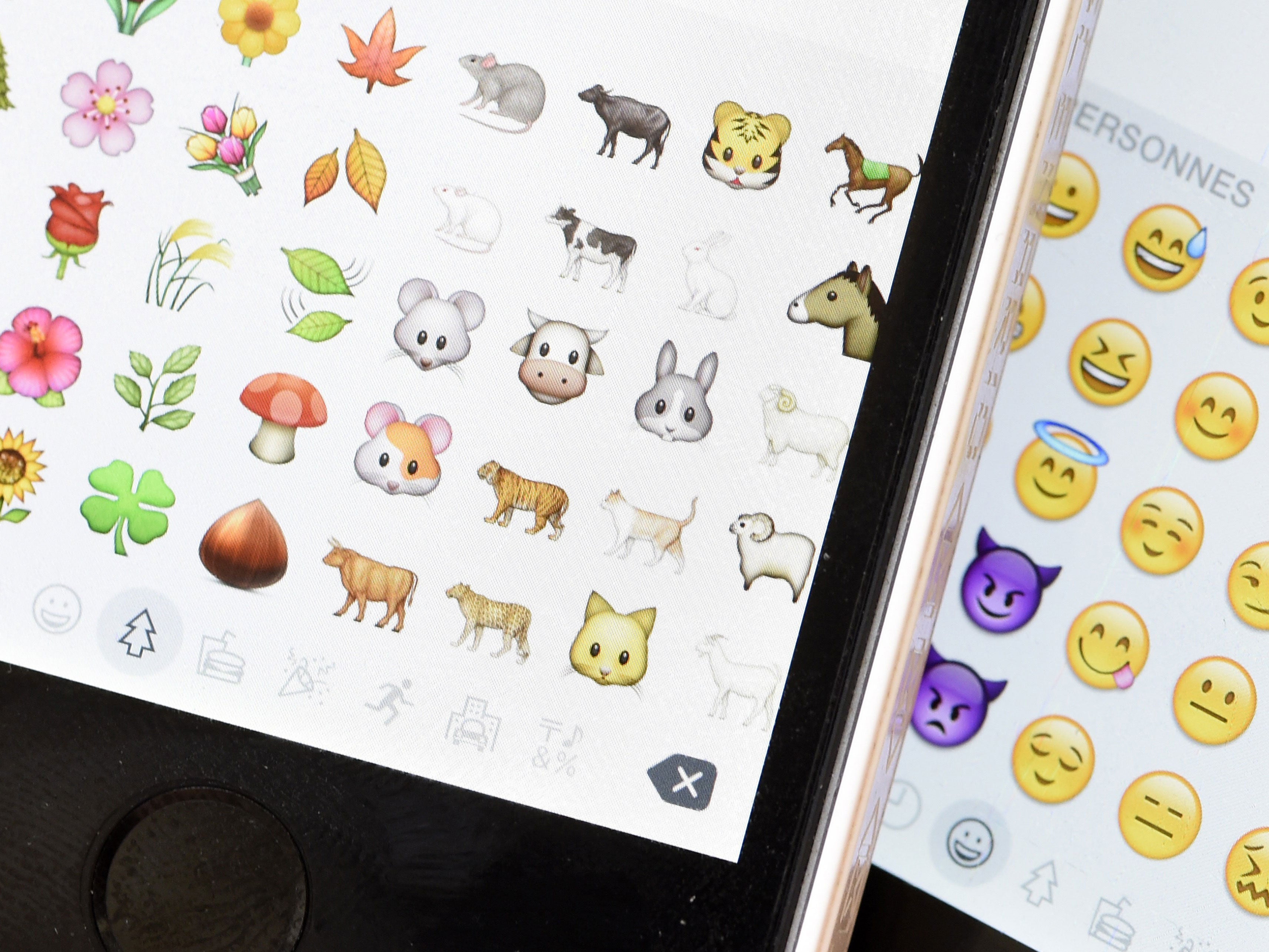 La RAE nos dice cómo debemos usar correctamente los emojis al escribir