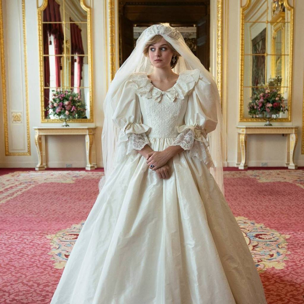 Los mejores outfits de Emma Corrin en The Crown y su gran parecido con Lady Di