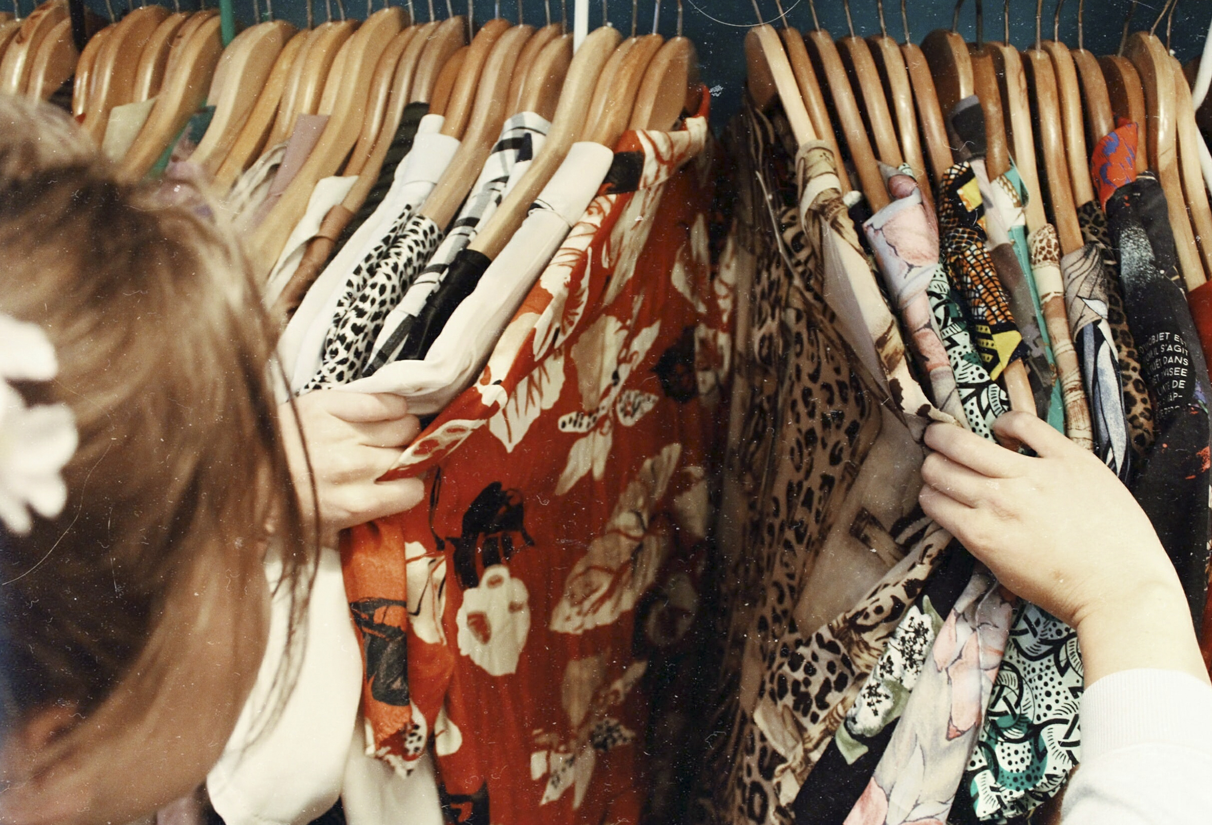 6 trucos para comprar moda en tiendas de segunda mano