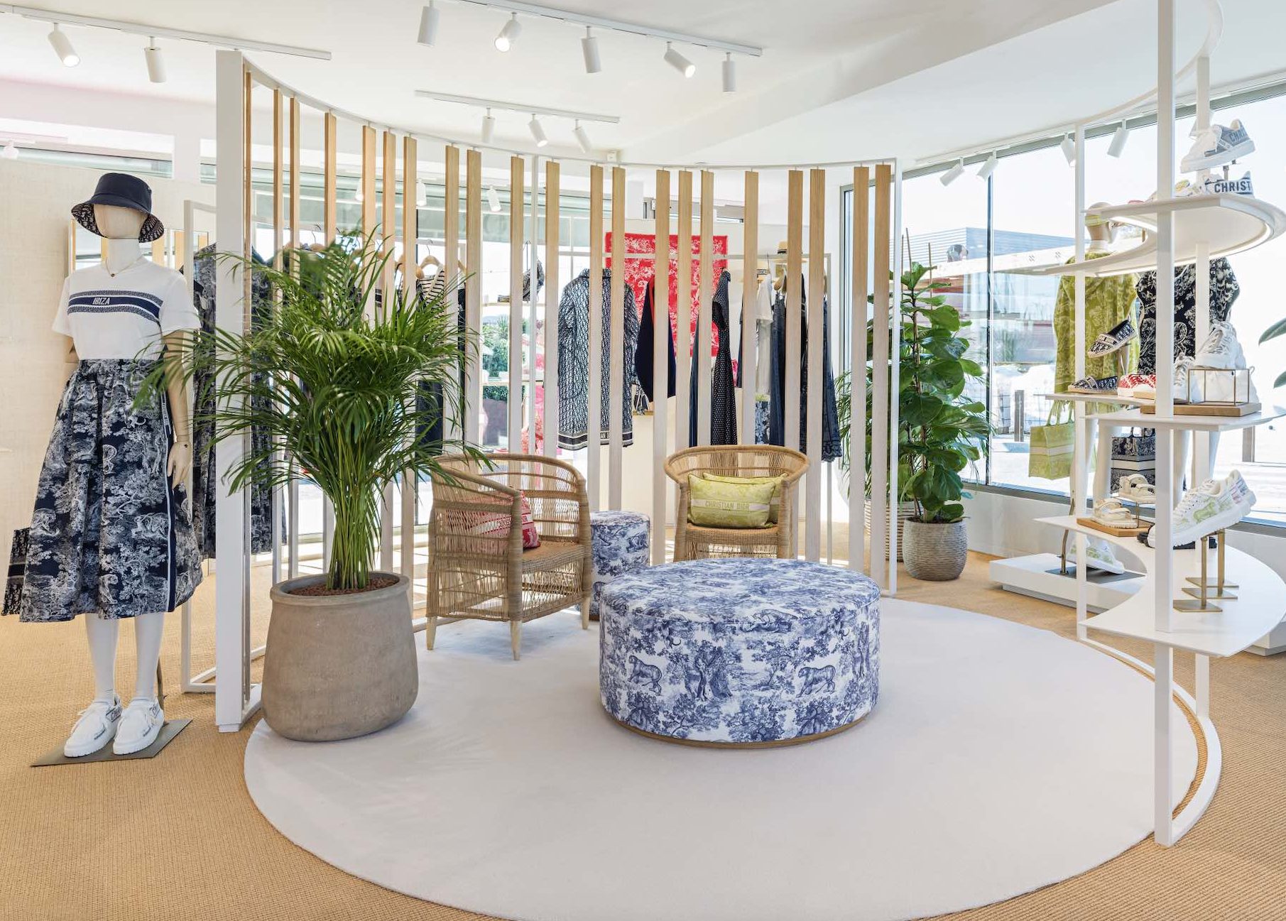 Dior abre en Ibiza su impresionante pop-up para la temporada estival