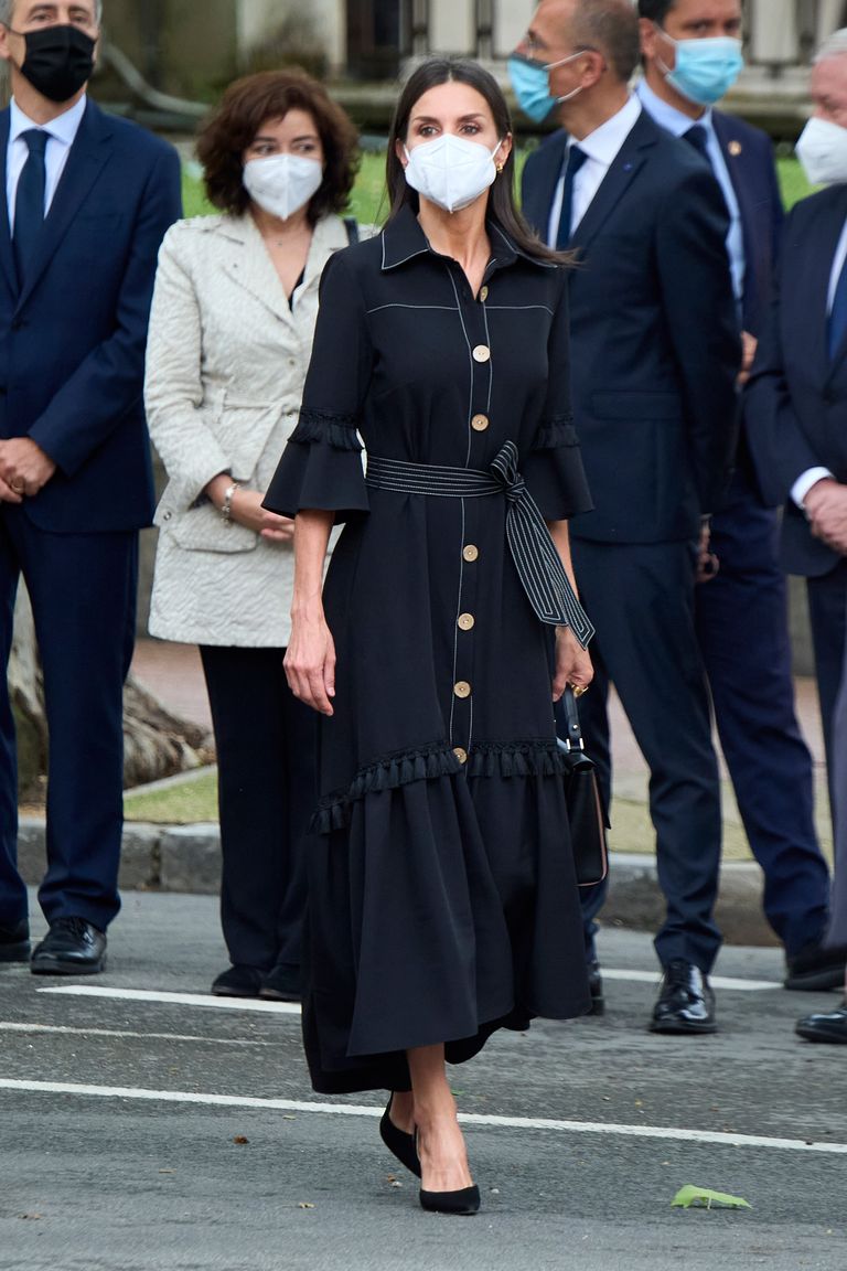 La reina Letizia estrena vestido de volantes y nueva marca en el armario real