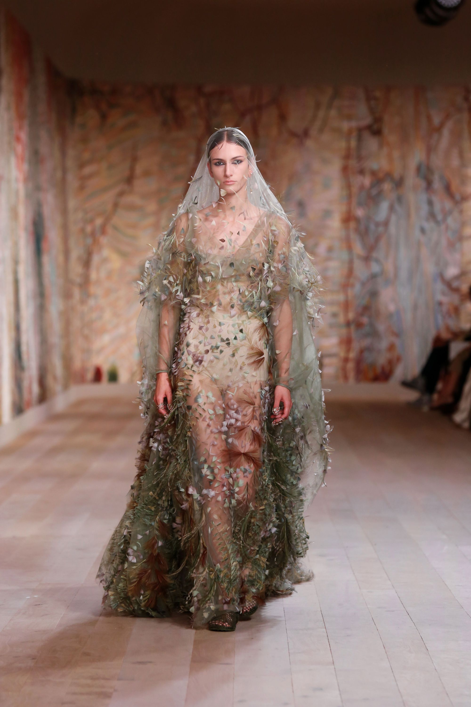 Un bosque de ensueño: el viaje de regreso a la Alta Costura de Dior