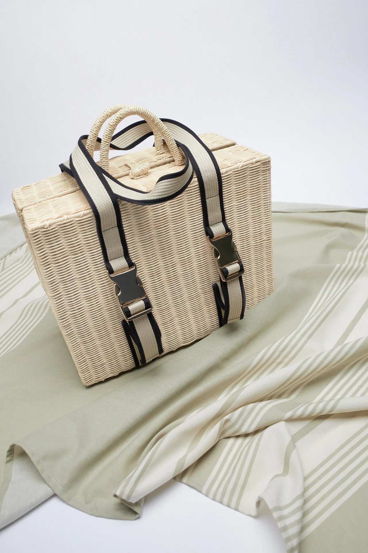Zara lanza una colección de cestas de picnic perfectas para el verano