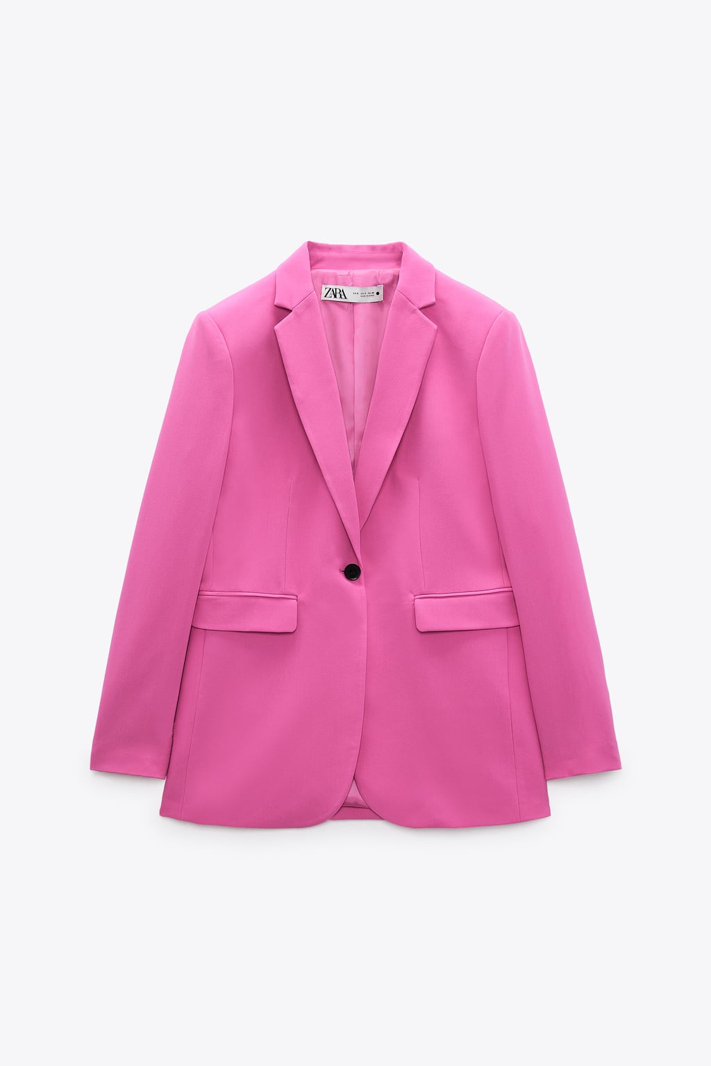 Victoria de Suecia apuesta por Zara con un traje rosa que sigue disponible