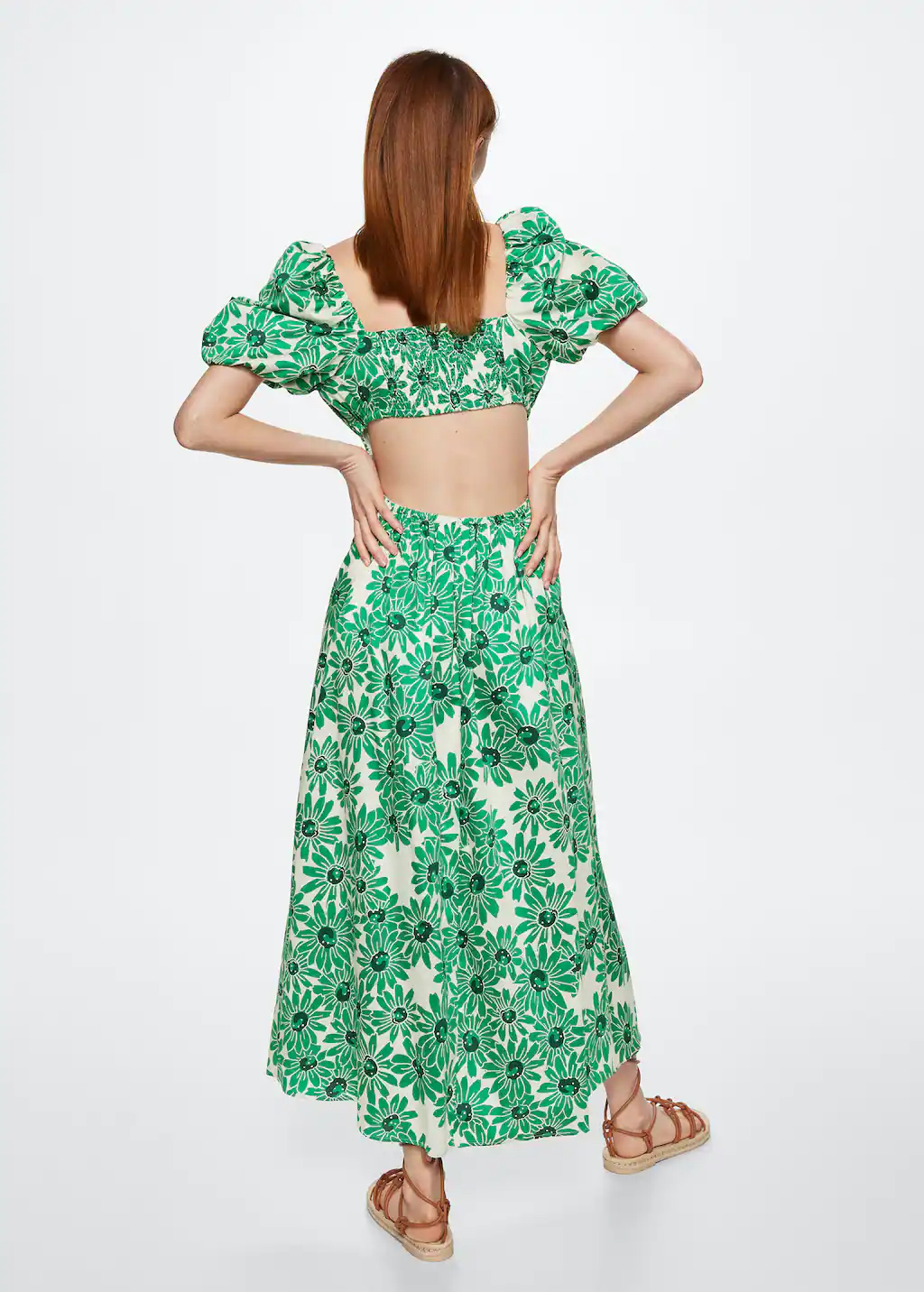 Paula Echevarría tiene el vestido verde con flores más de moda
