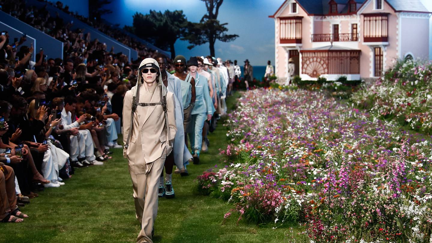 Un jardín botánico, el escenario de la colección masculina Dior Primavera/Verano 2023