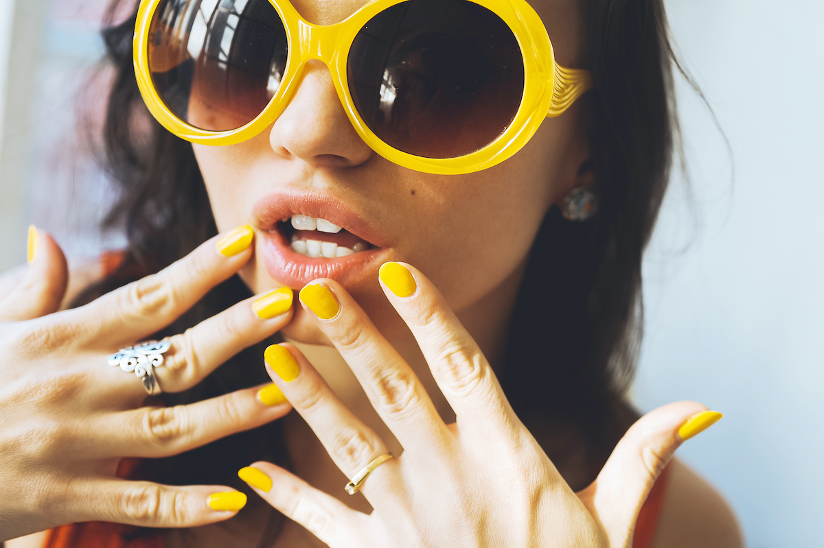 5 esmaltes de uñas para que todos los días sea Yellow Day