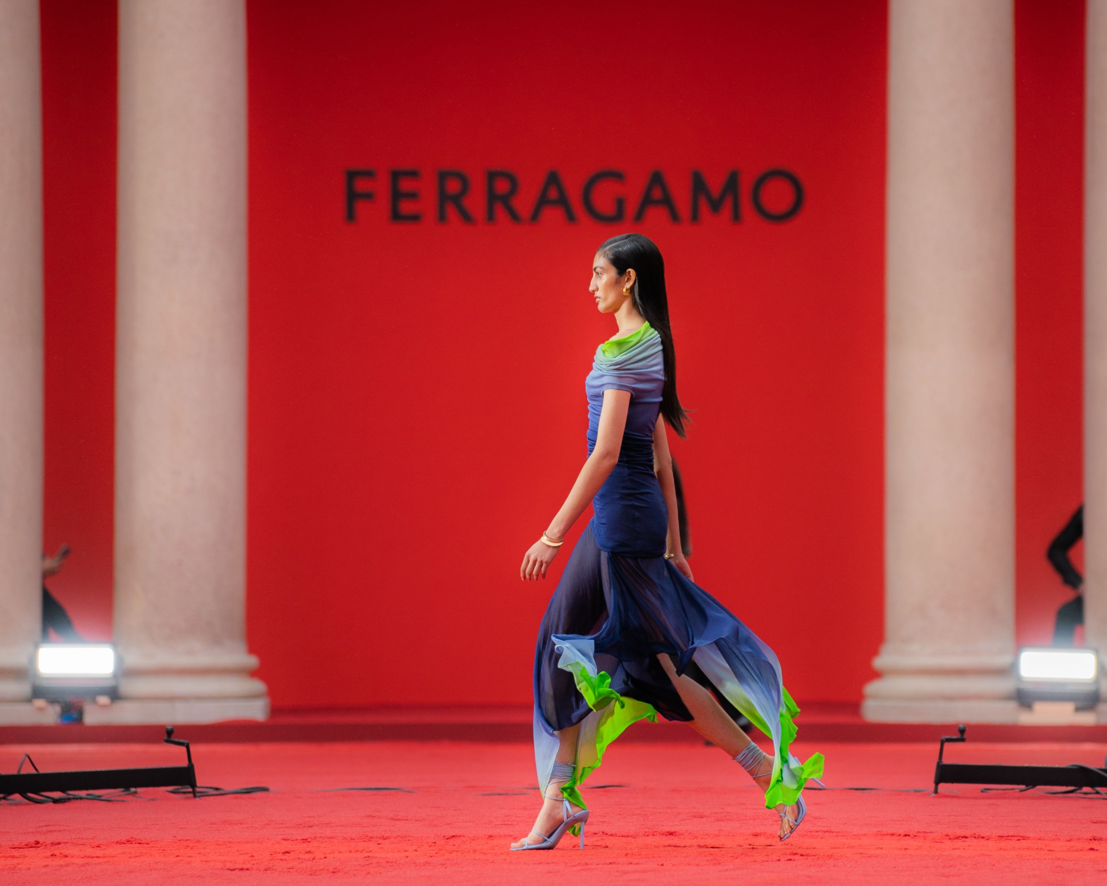 Ferragamo presenta su nueva colección SS23 en Milán