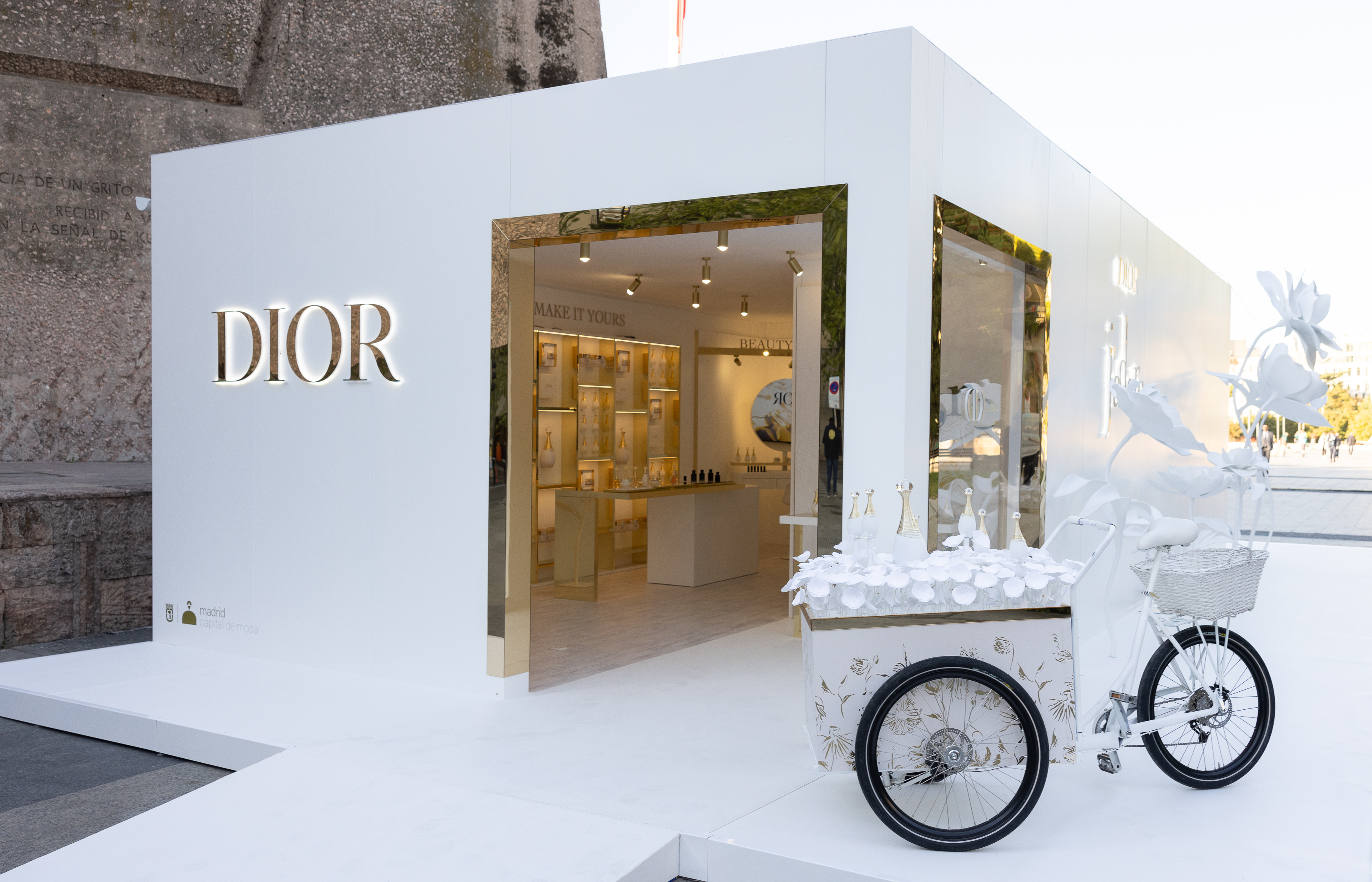Dior abre en Madrid su espacio efímero dedicado a J’adore