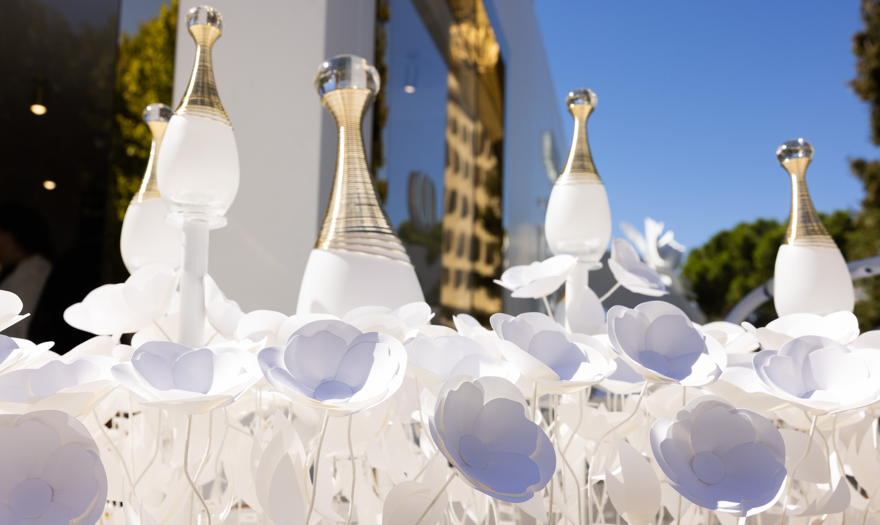 Dior abre en Madrid su espacio efímero dedicado a J’adore