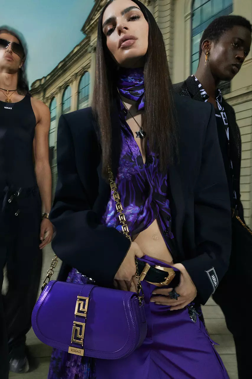 Emily Ratajkowski nueva imagen de Versace
