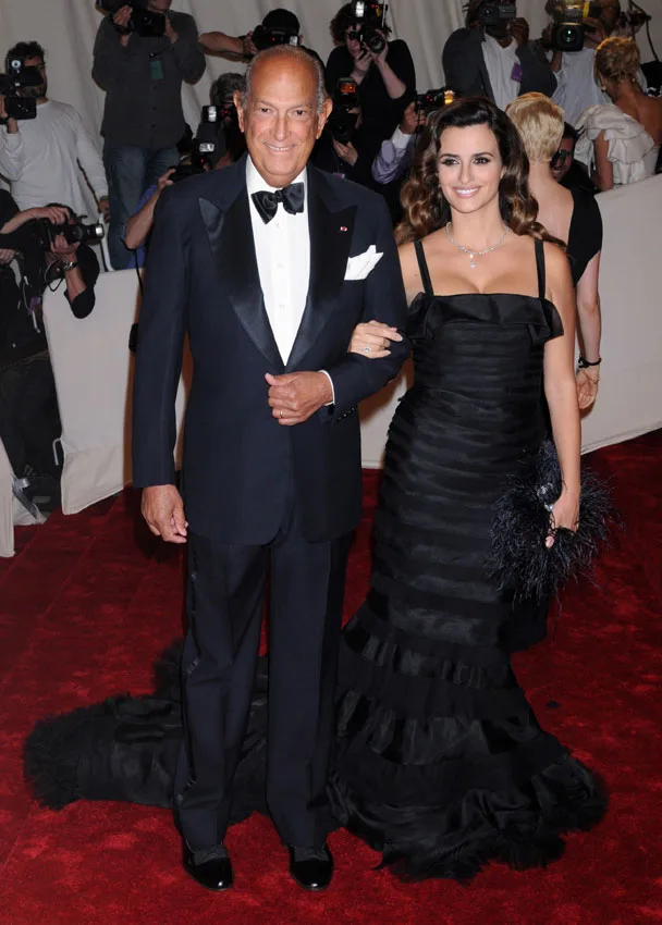 Penélope Cruz entre los anfitriones de la Gala MET 2023