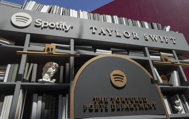 Taylor Swift y su instalación en la biblioteca de Los Ángeles