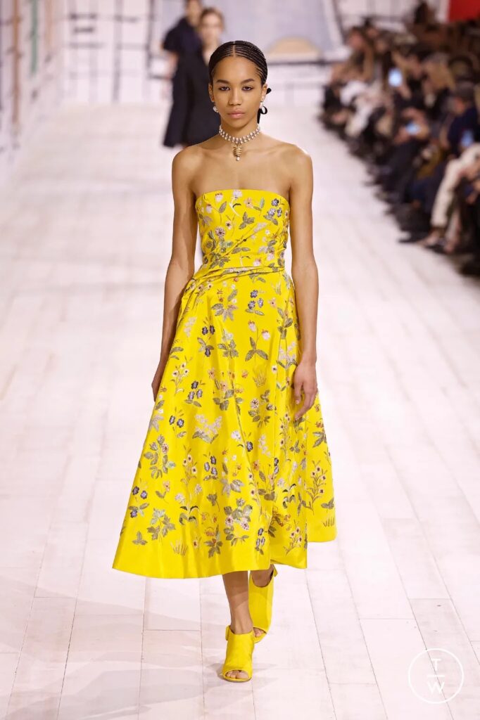 El color más arriesgado que se colará en tus looks de invitada