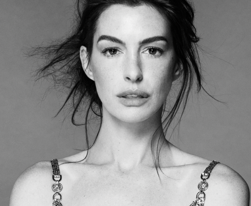 Anne Hathaway y Cillian Murphy en la nueva campaña de Versace