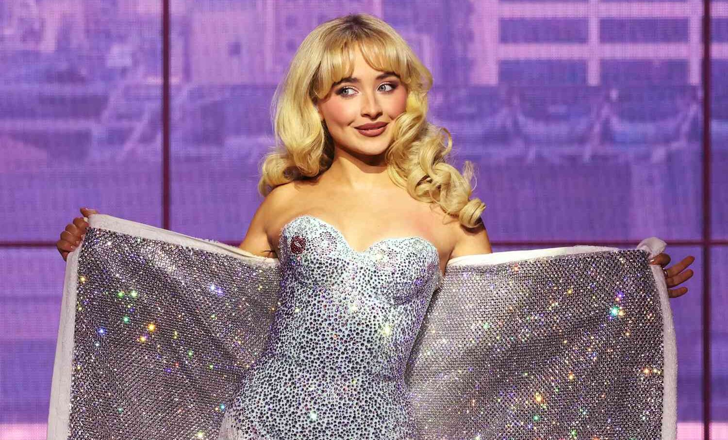 Glamour y Estilo: Los looks de Sabrina Carpenter en su gria