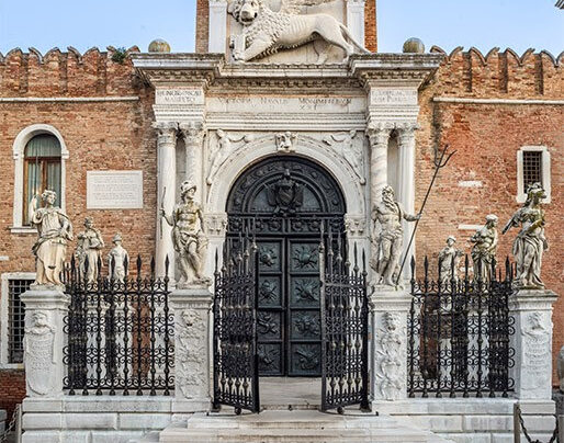 Dior y la Puerta Magna Renacen Unidos