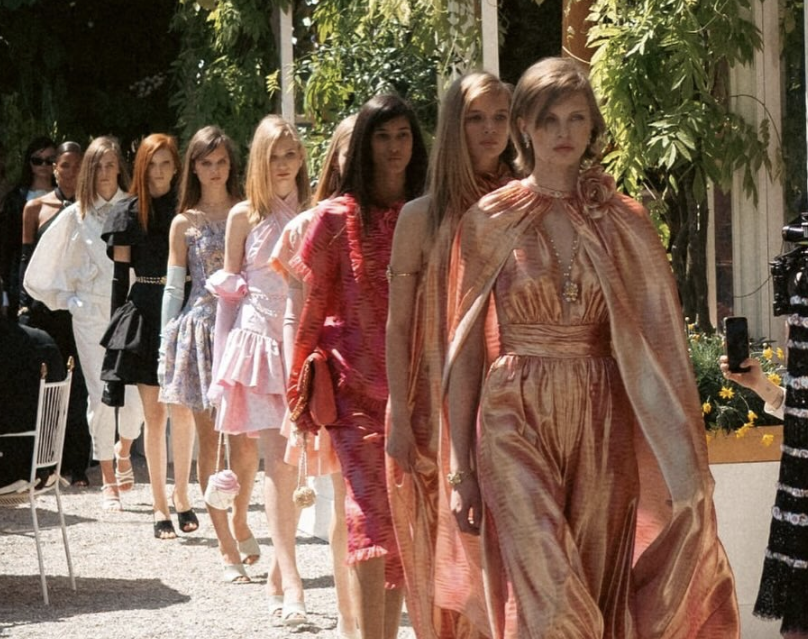 Chenl, Cruise, 2025/26, Italia, Lago di Como, Moda, Revista de moda, Desfile, 2025