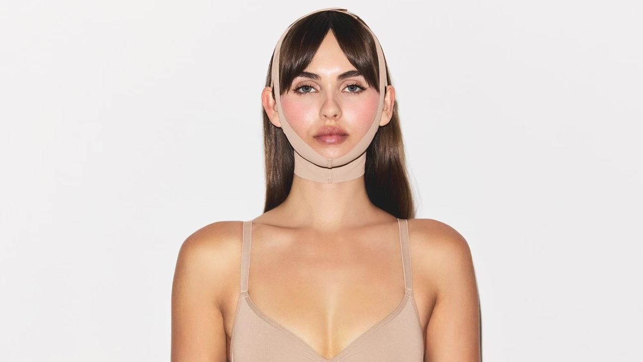 Kim Kardashian saca con SKIMS una faja facial