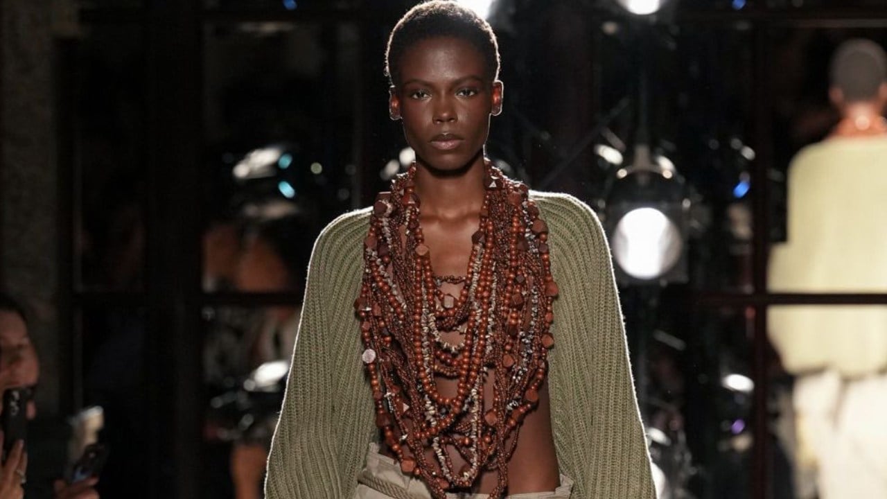 Top 5 looks de Balmain de la pasarela y los invitados al desfile en Paris Fashion Week