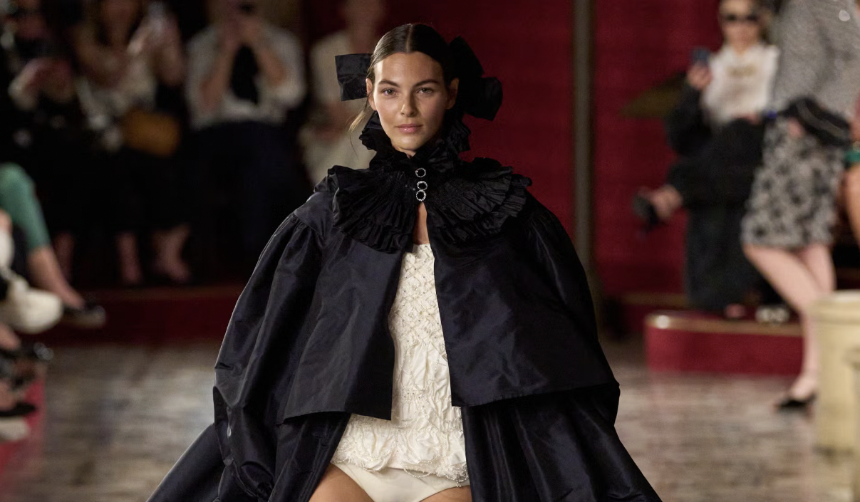 Opera Style: Guantes, Joyas y Abrigos Dramáticos Vintage