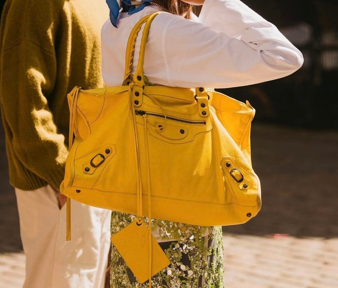 Bolso amarillo de Balenciaga