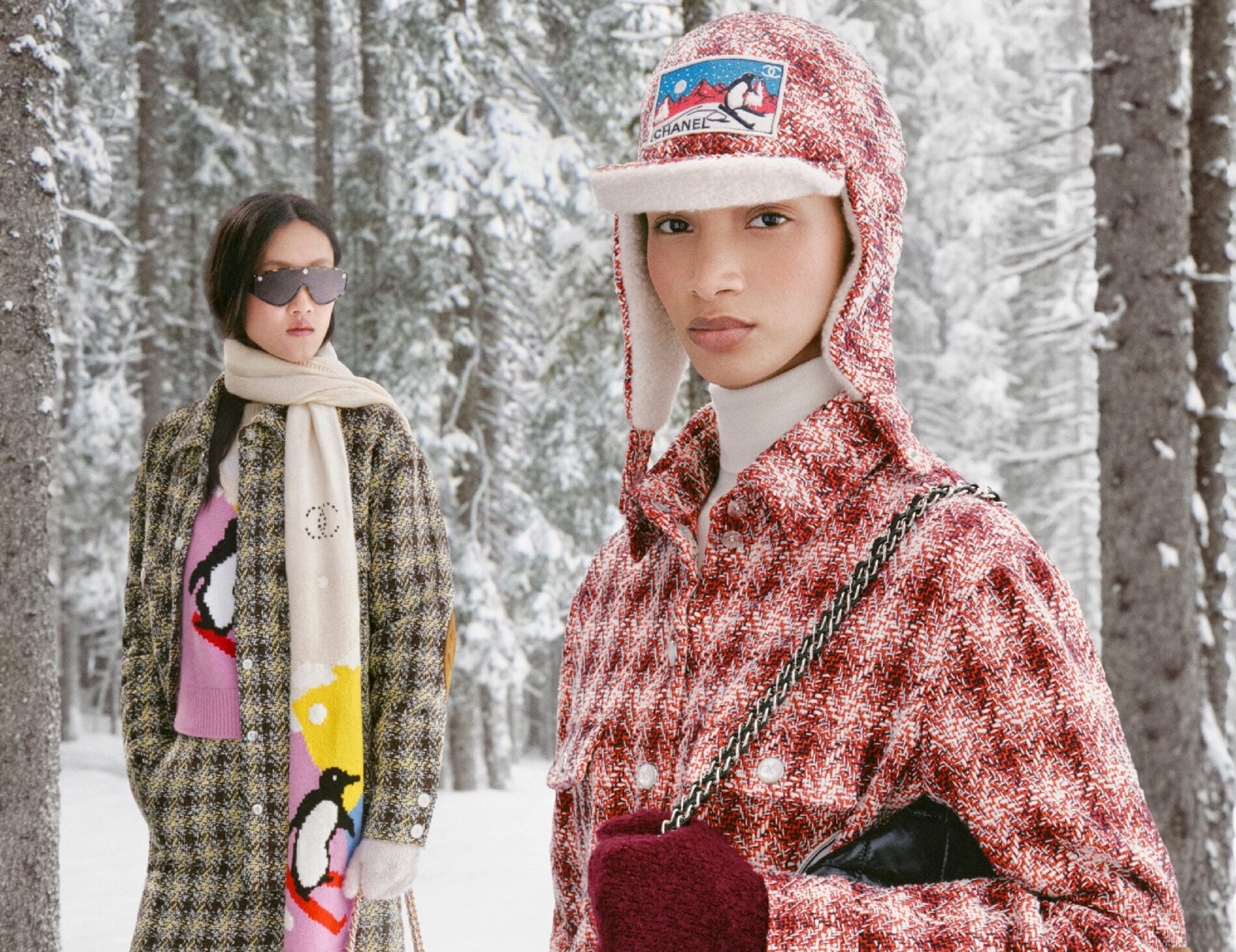 Foto de 2 modelos con conjunto tweed