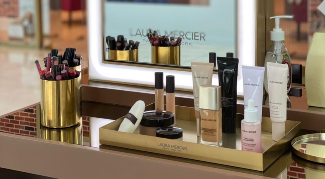 How to Achieve Laura Mercier's Flawless Face in Four Easy Steps