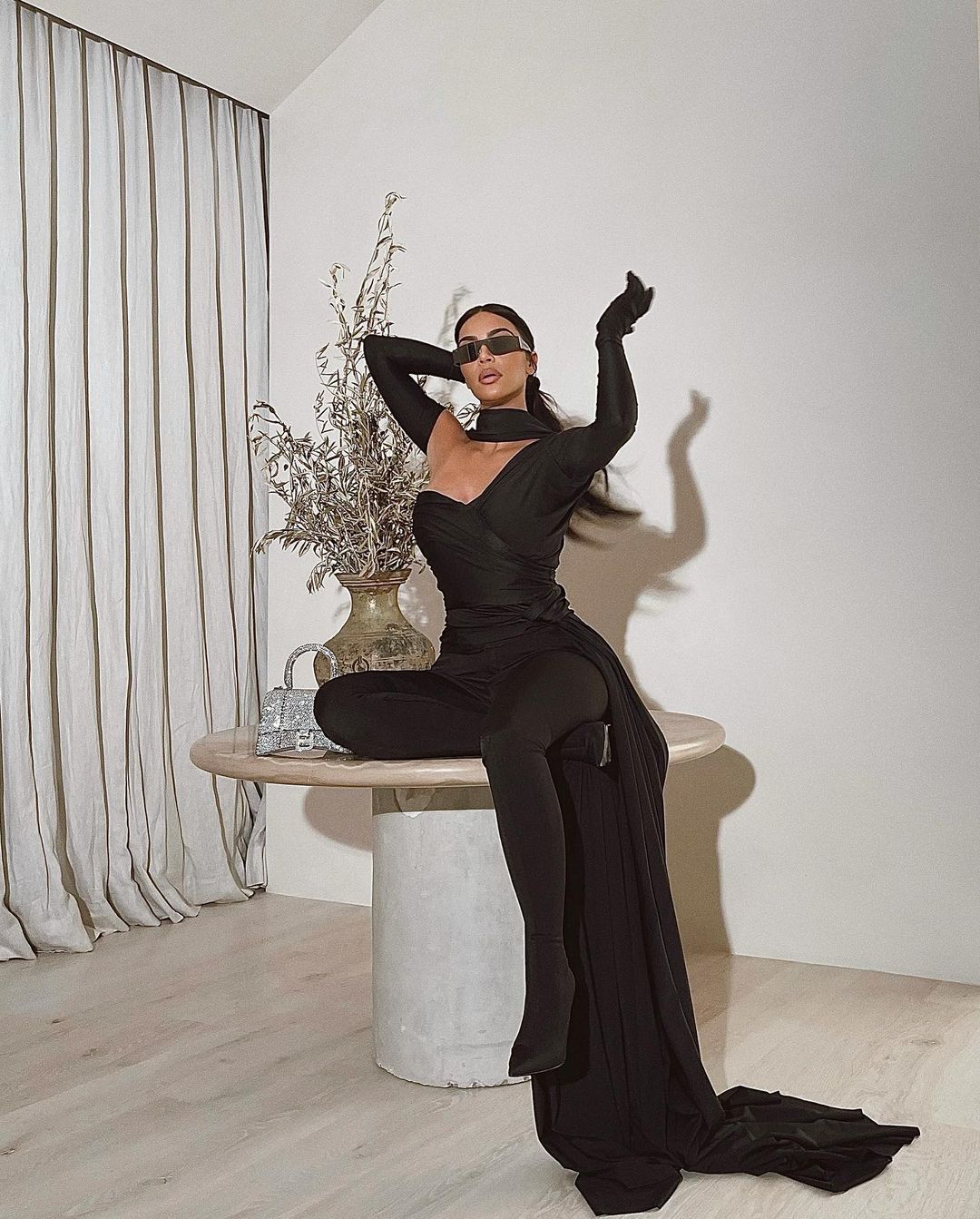 Kim Kardashians Tight Pants Wears Same Outfit For 3 Days  Photos   Hollywood Life