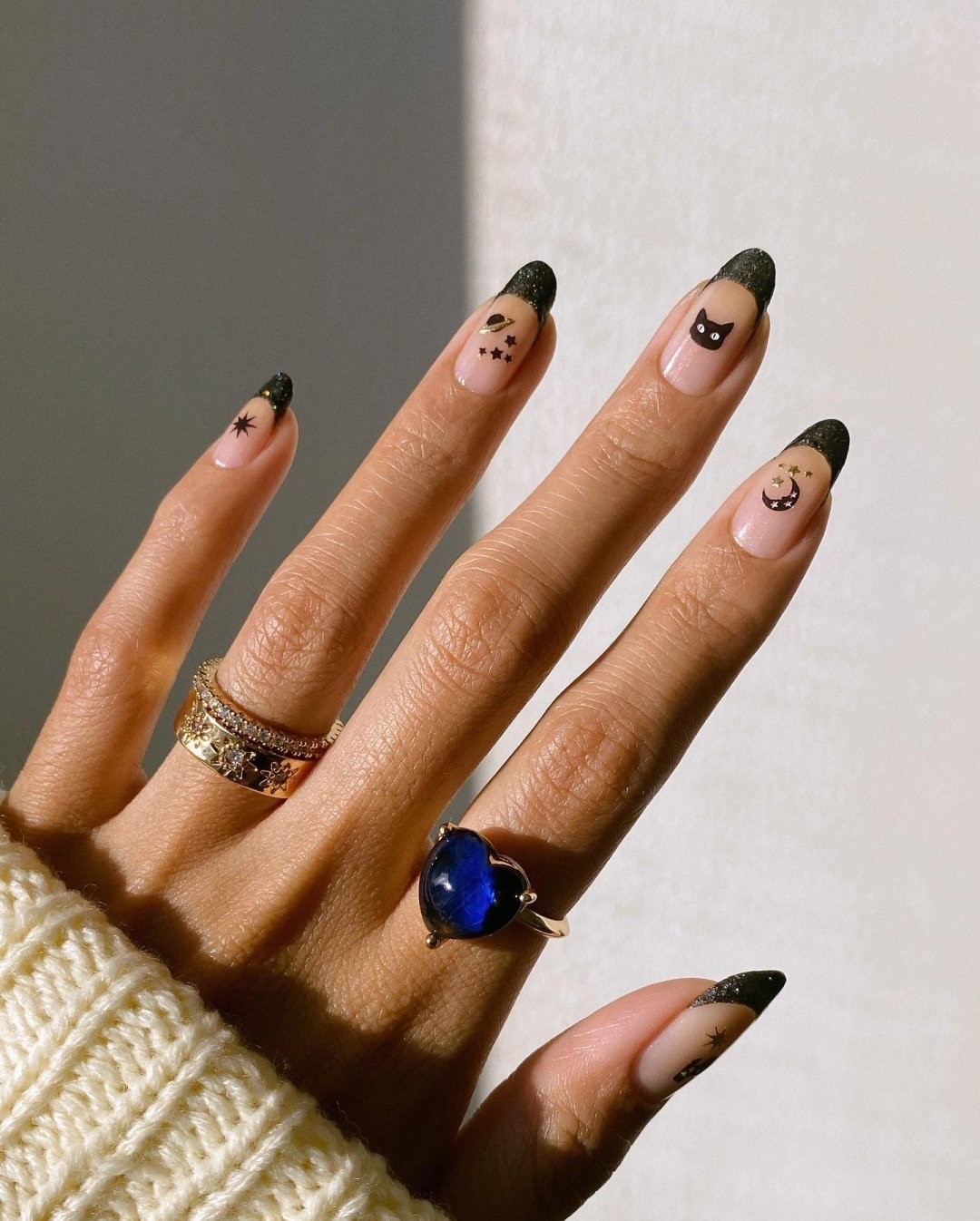 chic Halloween nail art