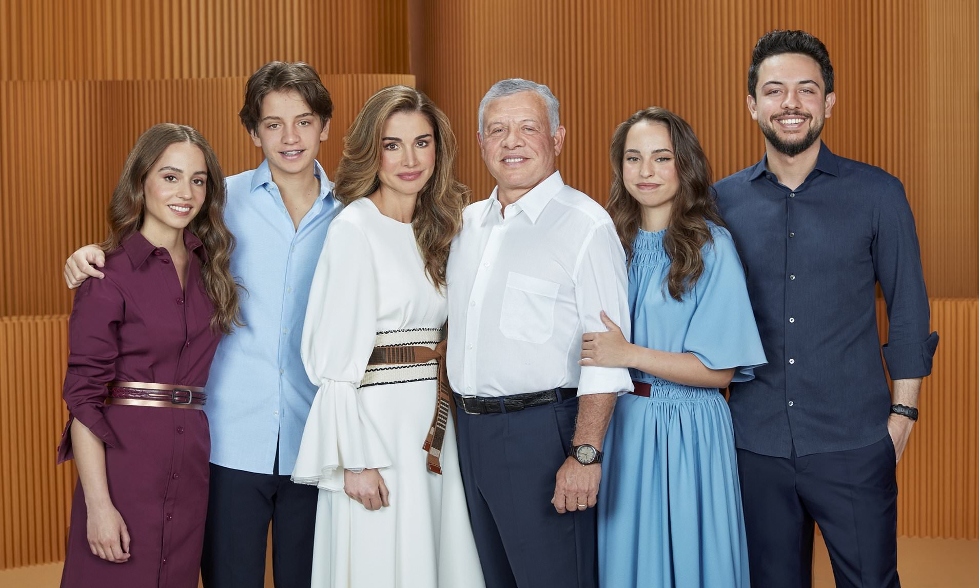 Queen Rania Shares Annual Family Holiday Portrait With Family