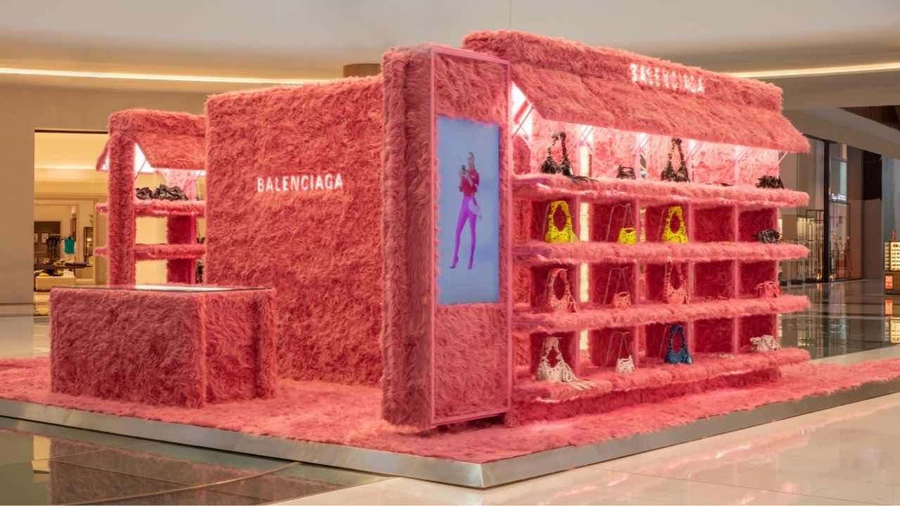 Balenciaga's pink pop-up store looks like it was designed for instagramming  - Domus
