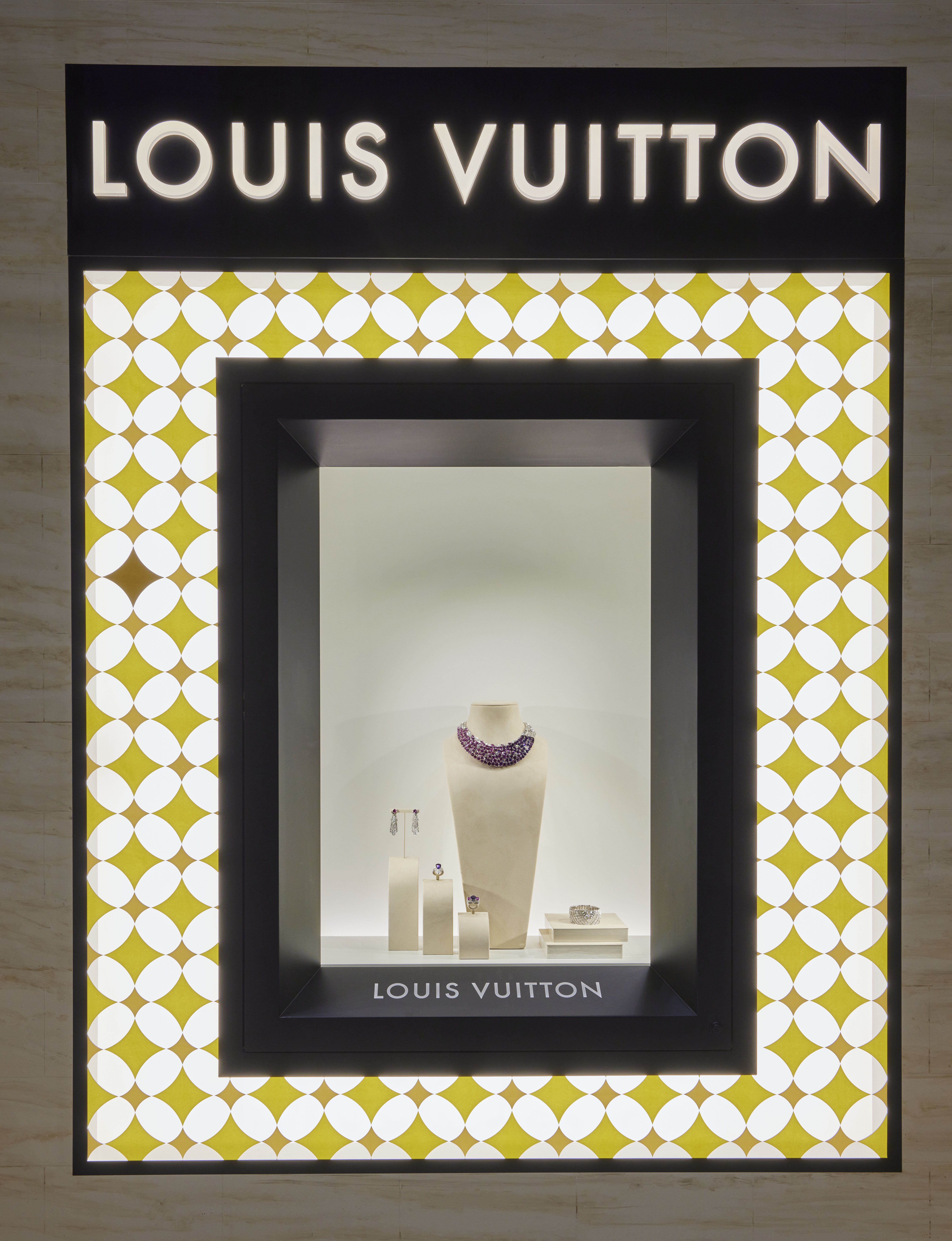 Louis Vuitton Stand