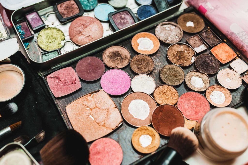 A picture of an old eyeshadow palette with lots of broken or empty pans. This is an example of expired makeup.