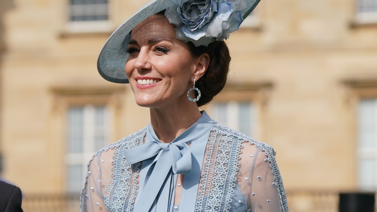 elie saab blue dress kate middleton Kate Middleton In Elie Saab For Royal Garden Party: The Full Look