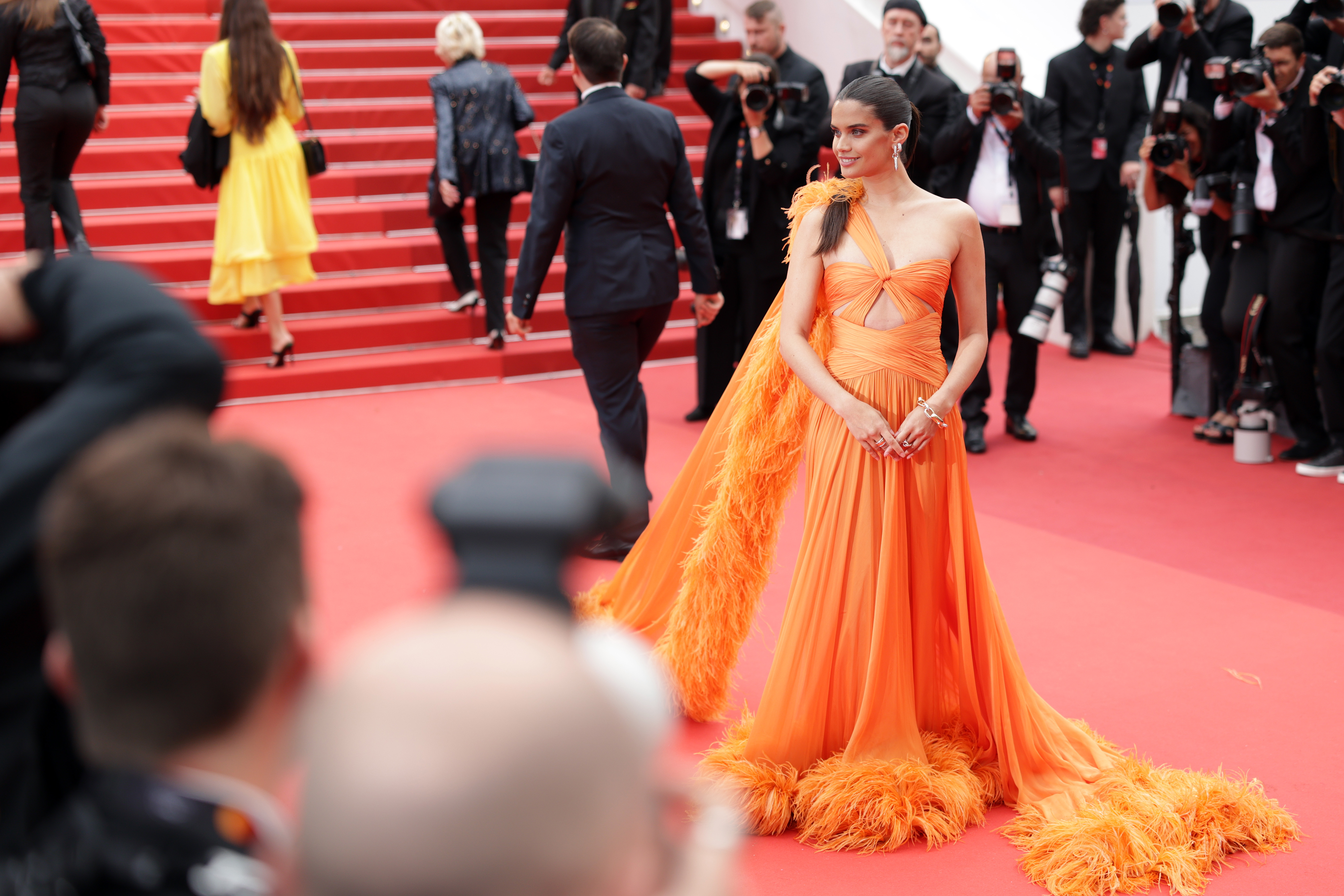 Cannes 2023: look de Sara Sampaio é eleito o melhor do segundo dia