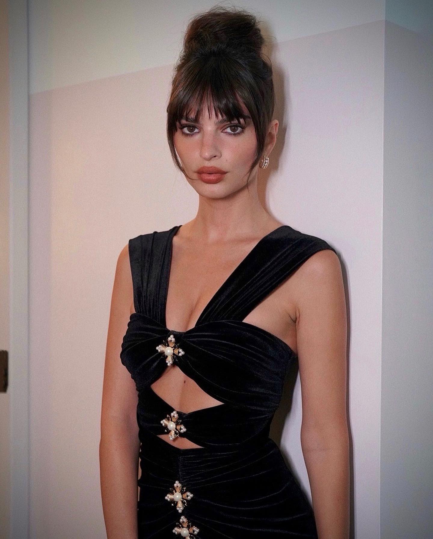 emily ratajkowski hair updo style