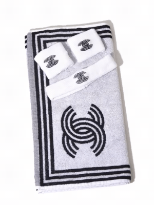 Grazia Must have Chanel