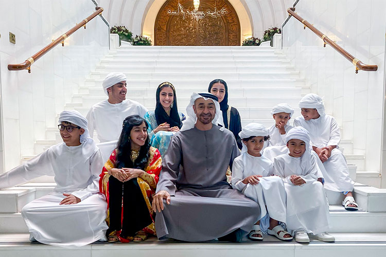 Mohamed-Bin-Zayed-with-grandchildren
