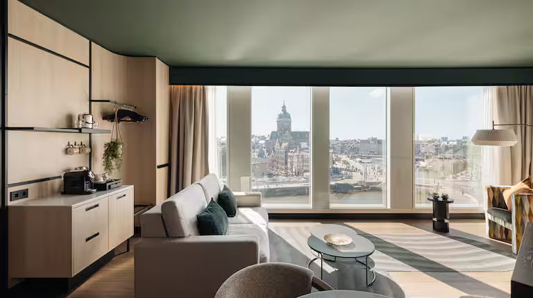 Amsterdam Centraal Station, DoubleTree by Hilton
