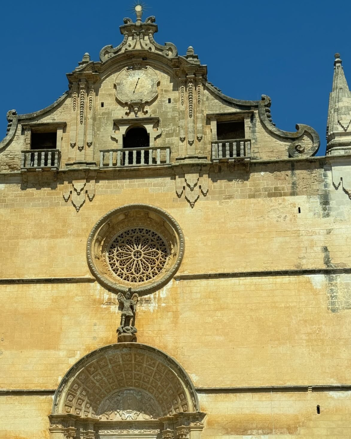 Iglesia de San Miguel en Felanich