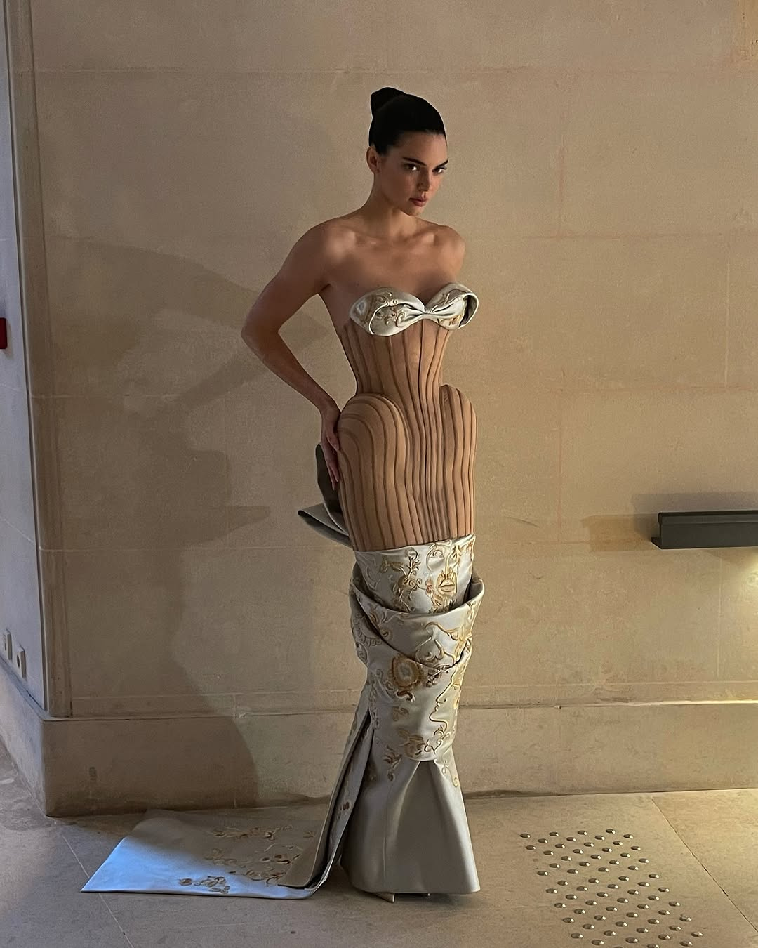 Kendall Jenner Schiaparelli (1)
