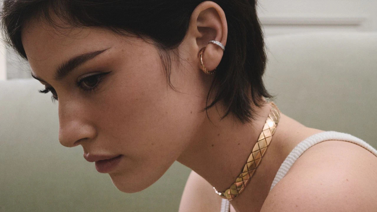 Chanel’s Coco Crush Collection Evolves With Gracie Abrams As Its Newest Muse