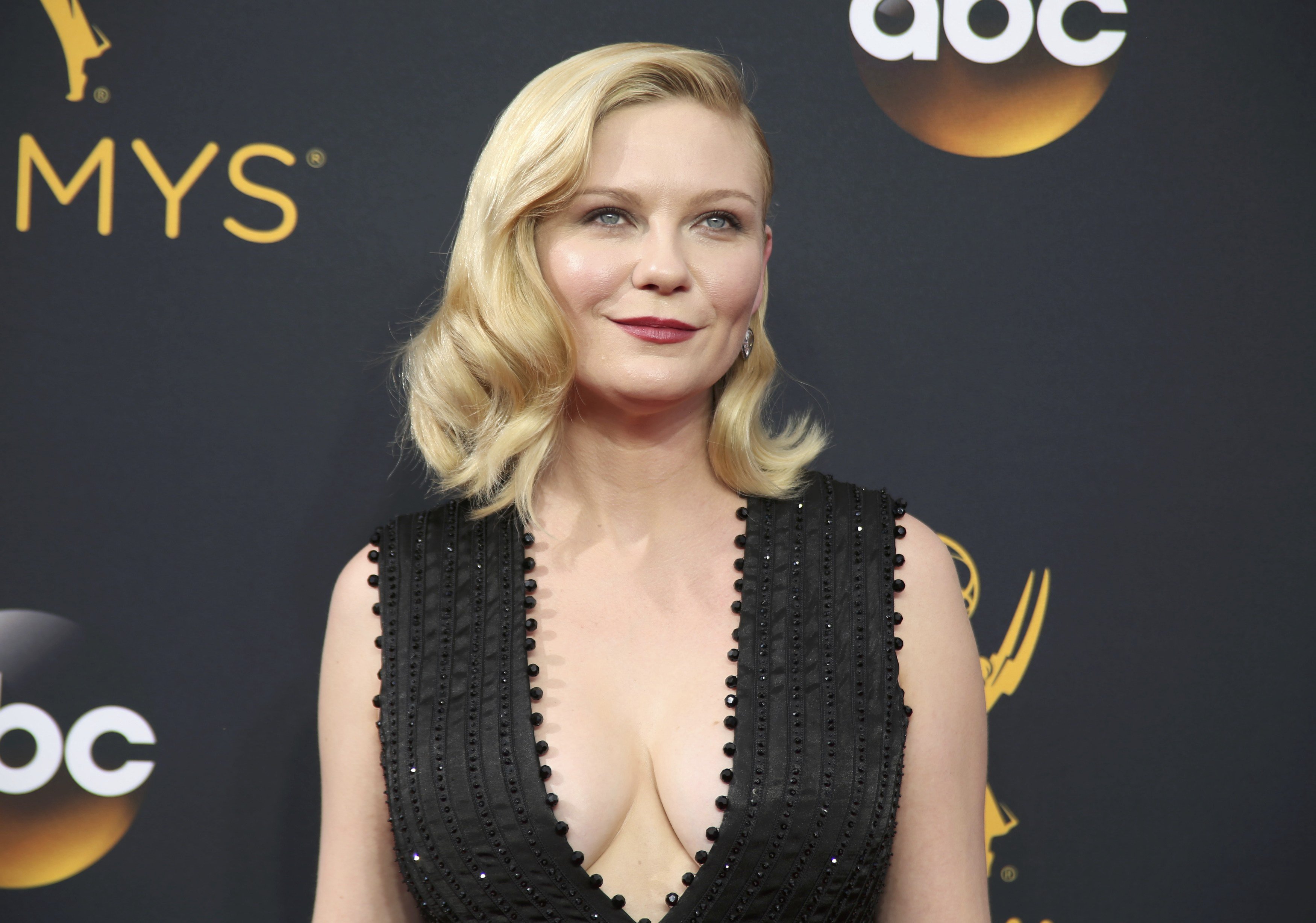 dunst-escote-emmy1