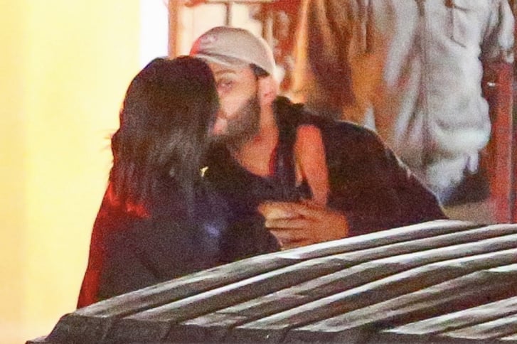 Selena Gómez y the Weeknd se besan...