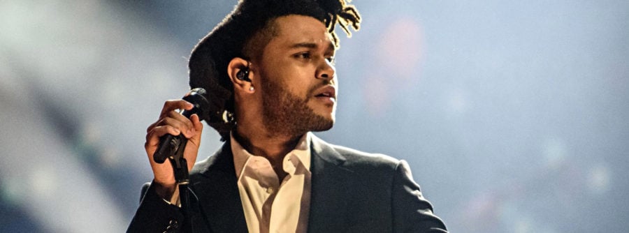 Selena Gómez y the Weeknd se besan...