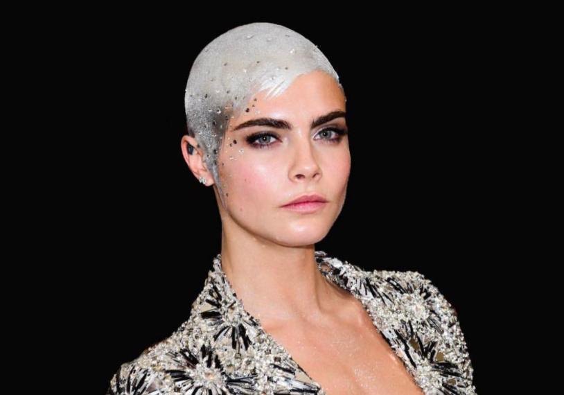 CARA DELEVINGNE PELO DESTACADA